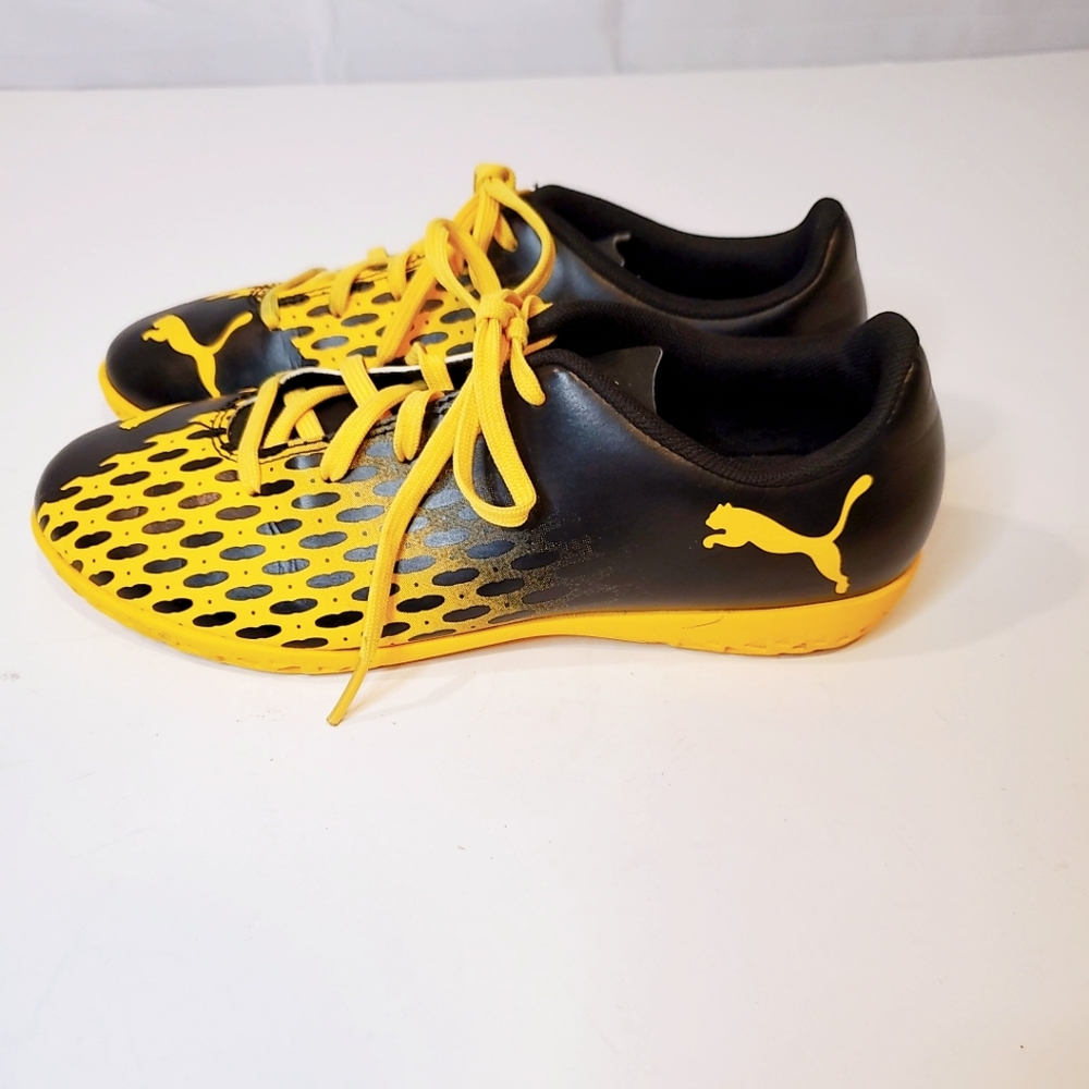 PUMAS Black and Yellow Boys Size 5